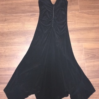黒ワンピースドレス