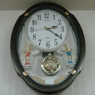 スワロフスキーのシチズン壁掛け時計　５０００円　今週、売却予定