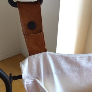 お洒落なデザイナーズベッドサイドテーブル｜天然大理石の天板｜輸入品｜アイアンフレームデザイン｜ヨーロッパ南仏スタイル｜お洒落テーブル｜サイドテーブル｜