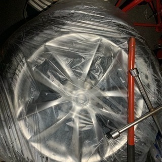 新品タイヤ中古純正ホイール売ります