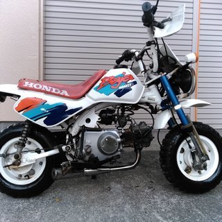 珍しい車両です　モンキーバハ　カッコイイです