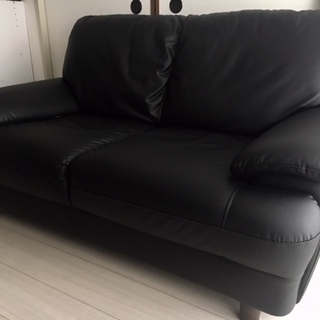 値下げしました！合皮の二人掛けソファ