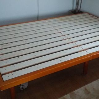 木製セミダブルベッド