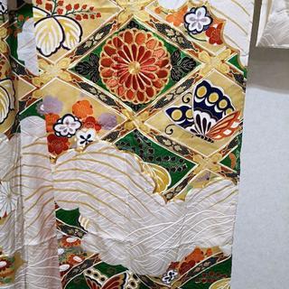 振り袖☆正絹 白地に蝶花文様 金コマ刺繍