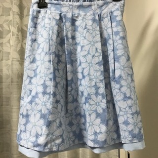 白いネコ様  【未使用】リバーシブルスカート 花柄 淡ブルー