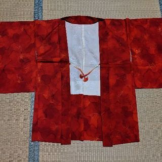 【格安急募】正絹 羽織、赤。お正月に、訪問着、付下げ、小紋など多用途に。