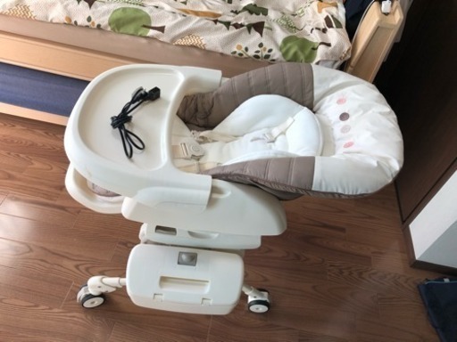 combi 電動ベビーラック