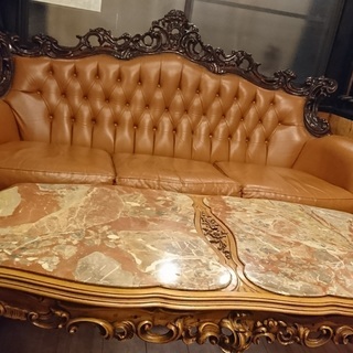 アンティーク調ソファとテーブルのセット