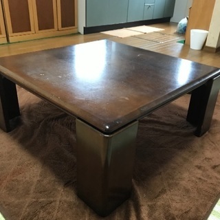 木製テーブル