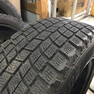 海外産　スタッドレスタイヤ　215/50r17 22年製　美品　バリ山 海外産 スタッドレスタイヤ 215/50r17 22年製 美品 バリ山 楽天