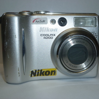 ニコンデジデジタルカメラ　クールピックス４２００