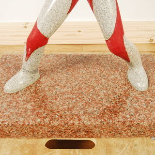 7292　御影石　ウルトラマン　石像　オブジェ　彫刻　置物　高さ65.5ｃｍ　重量32ｋｇ　アントレ