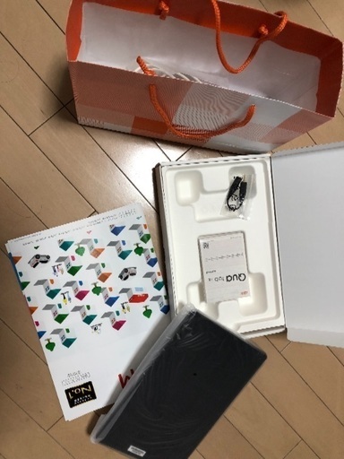 タブレットPC au  Qua  tab