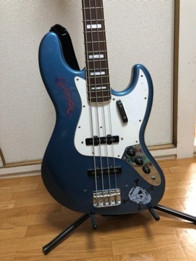 FENDERのJAZZ BASSです。