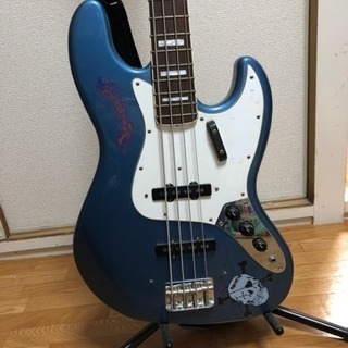 FENDERのJAZZ BASSです。