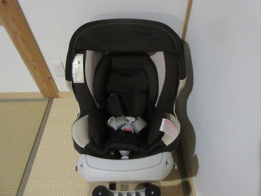 エールべべ　クルットNT　チャイルドシート　新生児からOK