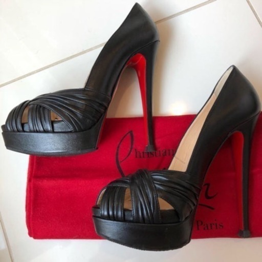 2万円お値下げ！GUCCI♡の浮き上がるレザー編み上げミュール