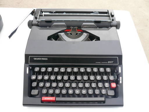 シルバーリード SILVER REED タイプライター 810T