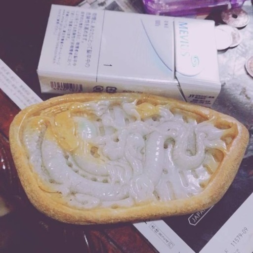 翡翠の彫り物  （ヒスイ）