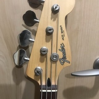 フェンダーのベース