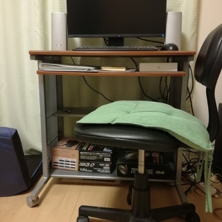 パソコンラックと椅子