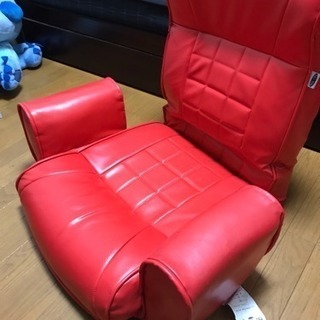 赤の座椅子です。