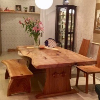 一枚板ダイニングテーブル(栃トチ)、ベンチ、無垢木の椅子二脚セット