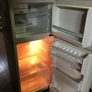 〇もらって下さい。中型の冷蔵・冷凍庫