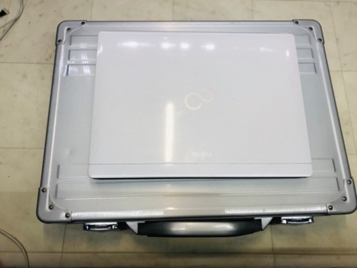 クリスマスセール‼︎! FUJITSU コンパクトPC win10 pro i3 120GB SSD搭載 起動10秒以内 ジュラルミンハードケース付き