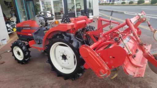 トラクター　２０馬力　４WD　ｱﾜｰﾒﾀｰ385時間程度最高。2005年式55万円