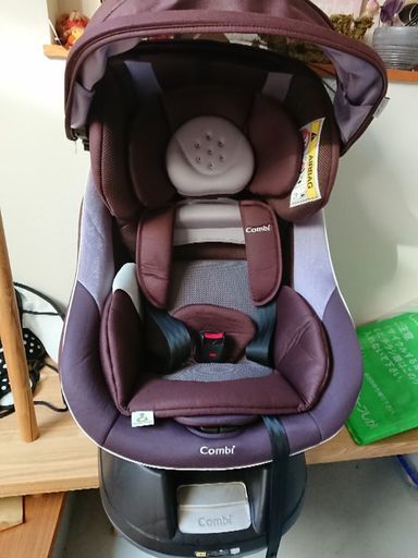 combi ネルーム チャイルドシート