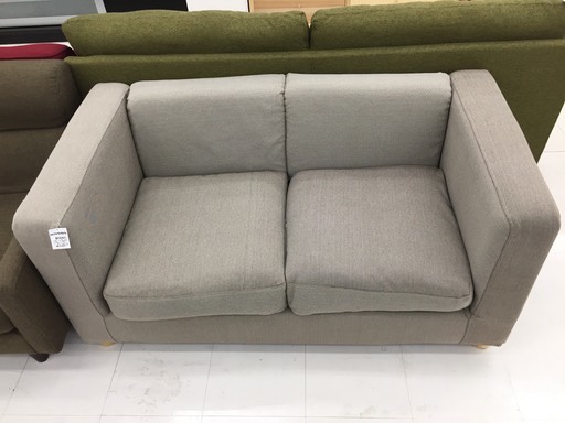 取りに来て頂ける方限定！無印良品の2人掛けソファーのご紹介です  