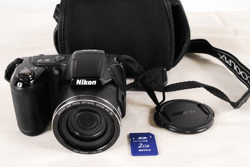 7459　美品　Nikon デジタルカメラ COOLPIX L810　2GB SDカード　ケース付　アントレ