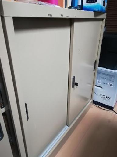 書庫　鍵つき　色ちがいグレーも有ります。