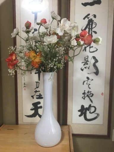 白い花瓶 丈の長い花瓶 フラワー かおる 祇園四条の家具の中古あげます 譲ります ジモティーで不用品の処分