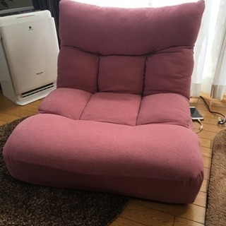 ピンクの大きな座椅子