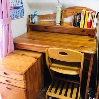 木製の勉強机
