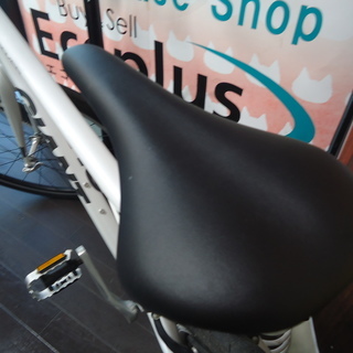 12月限定特価！！【エコプラス小倉南店】激安 ジャイアント GRAVIER ホワイト スタッフ 向井 オススメ(^^♪ 中古車 自転車 チャリ スポーツ車 クロスバイク