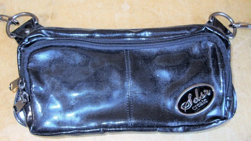 ファブリックコネクション Fabric Connection ラメ入りショルダーバッグ ブラック 流行りのミニショルダー ロボコン 港南台のバッグ ショルダーバッグ の中古あげます 譲ります ジモティーで不用品の処分