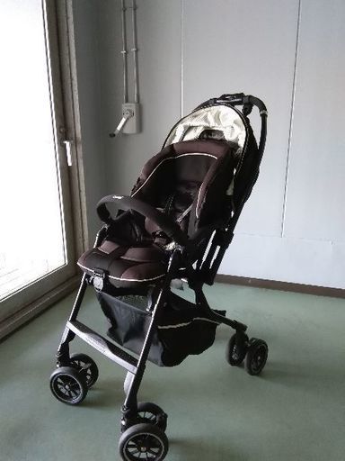 【商談中】ベビーカー 美品　コンビ　メチャカルハンディオート4キャス　プレミアムブラック