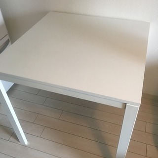 【お話中】IKEAのテーブル