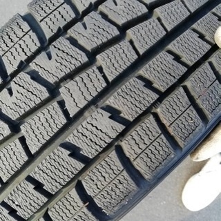 取引中】スタッドレスタイヤ4本セット(15インチ、アルミ付き)