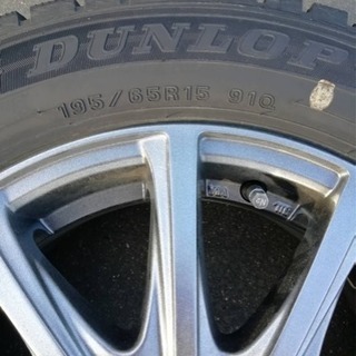 取引中】スタッドレスタイヤ4本セット(15インチ、アルミ付き)