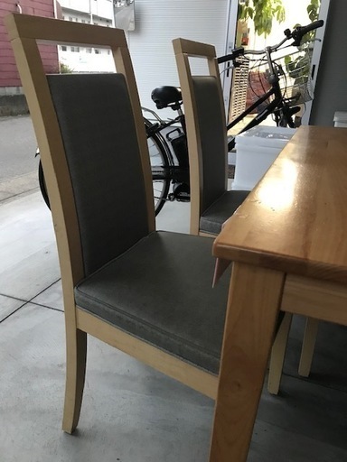 ダイニングセット　テーブルと椅子４脚