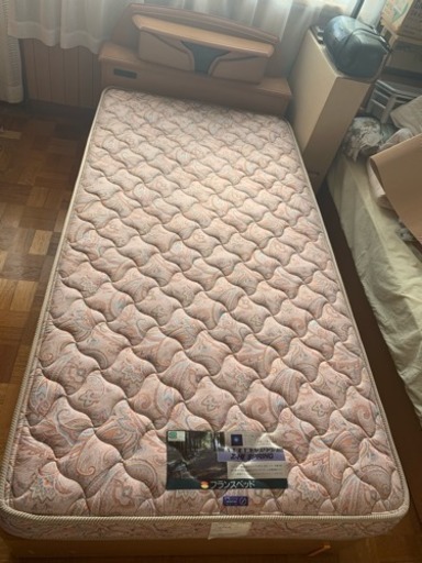 値下げ！フランスベッドのマットレス付き ベッドフレーム