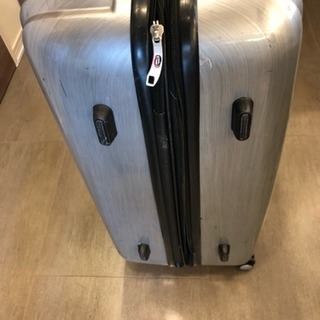 ジャンク品スーツケース