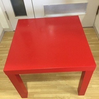 イケアのテーブル赤正方形、あげます。