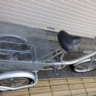 美品☆Canary[カナリィ]三輪車 (前輪18吋/後輪16吋)メタリックシルバー