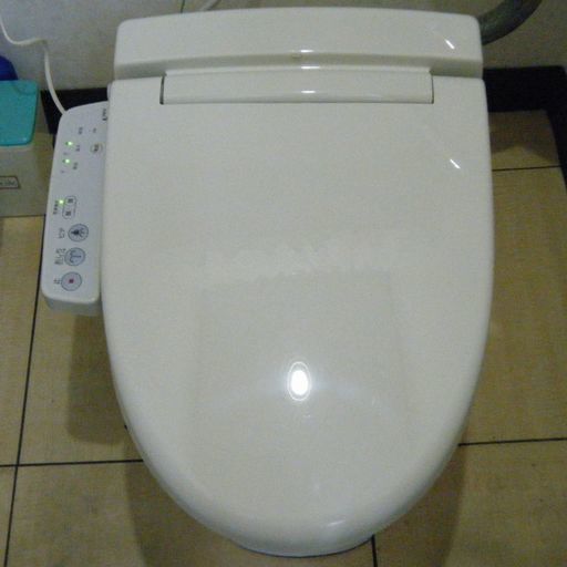 ＩＮＡＸのウォシュレット便座　３０００円　売却予定