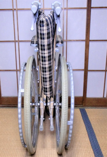 ◆美品◆KADOKURAの自走式アルミ車椅子★ファンライト ★ノーパンクタイヤ ★介助介護に★